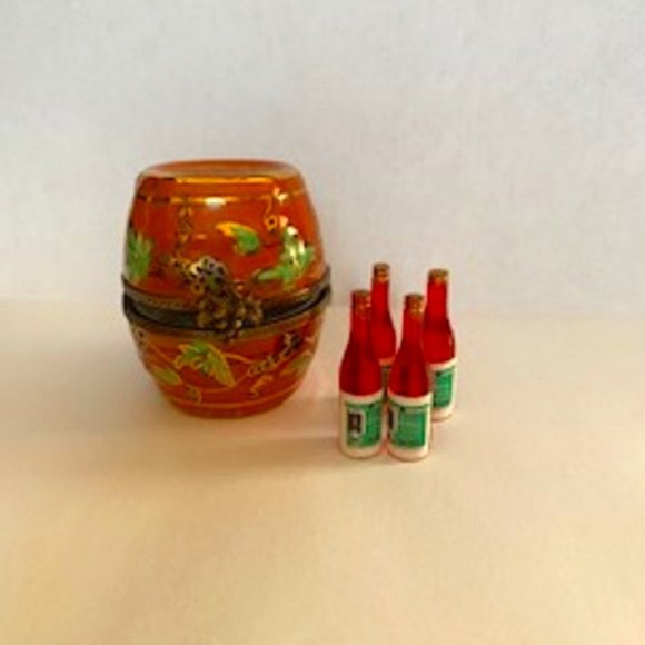 Vintage Limoges French Peint Main Porcelain Wine Barrel &4 Bottles Trinket Box - Picture 8 of 8